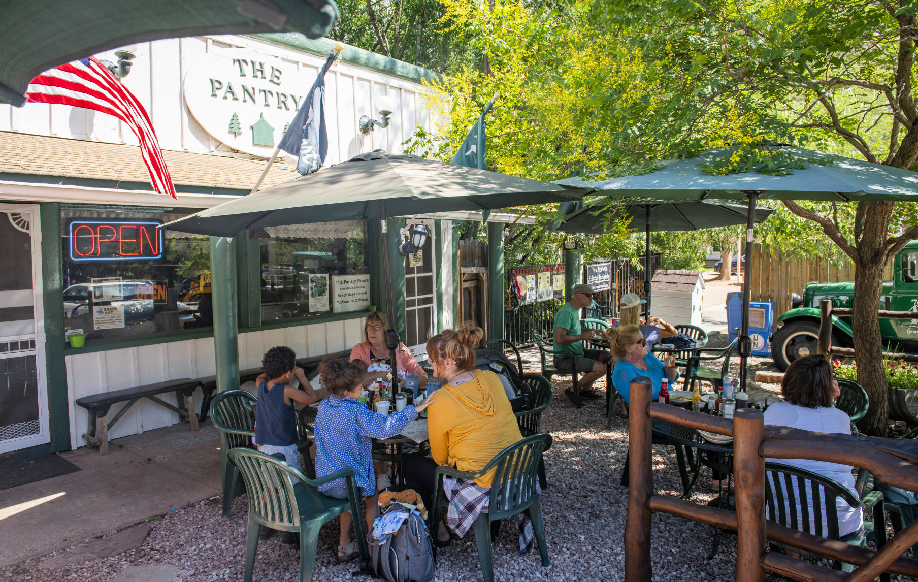071718-food-summerdining 001